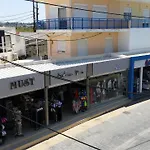 Ria\'S Deluxe Apartments